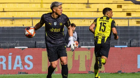 Brayan Cortés es titular en Peñarol.