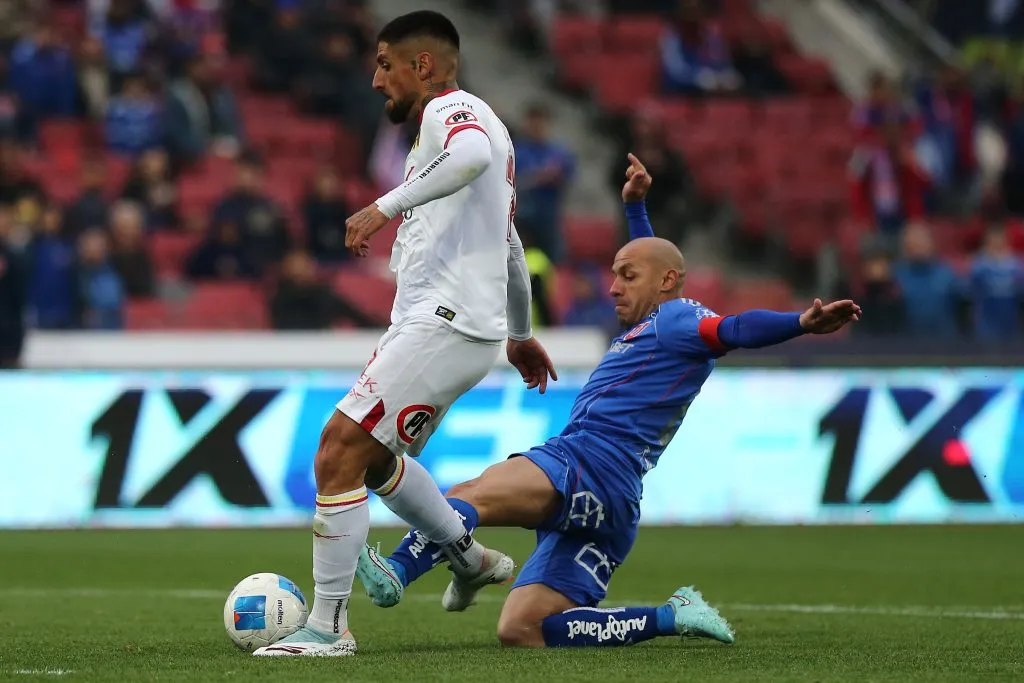 Marcelo Díaz tuvo una tremenda salvada en el duelo ante Unión, cuando Ignacio Jeraldino definía | Photosport