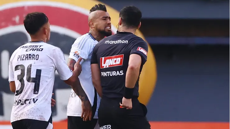 Arturo Vidal encaró al árbitro tras el partido y le puede costar muy caro.