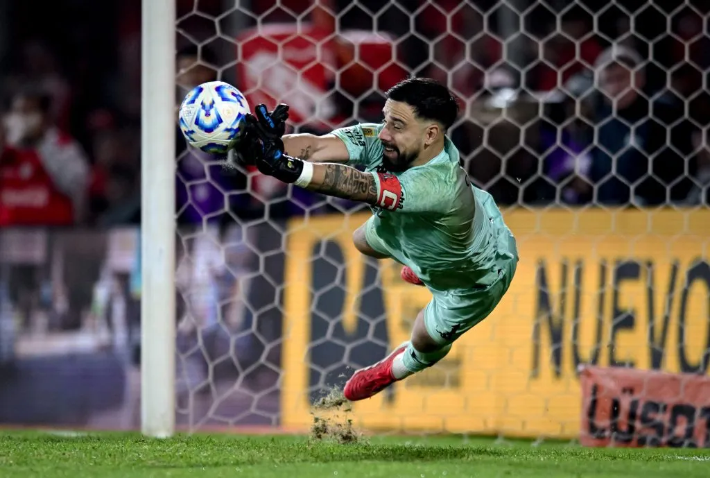 Hernán Galíndez es capitán y referente de Huracán, donde ha jugado 65 partidos. Ha dejado 34 vallas invictas. (Marcelo Endelli/Getty Images).