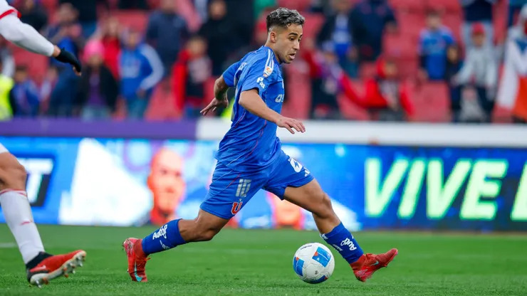 Lucas Assadi, uno de los jugadores más desequilibrantes de Universidad de Chile en los últimos partidos.