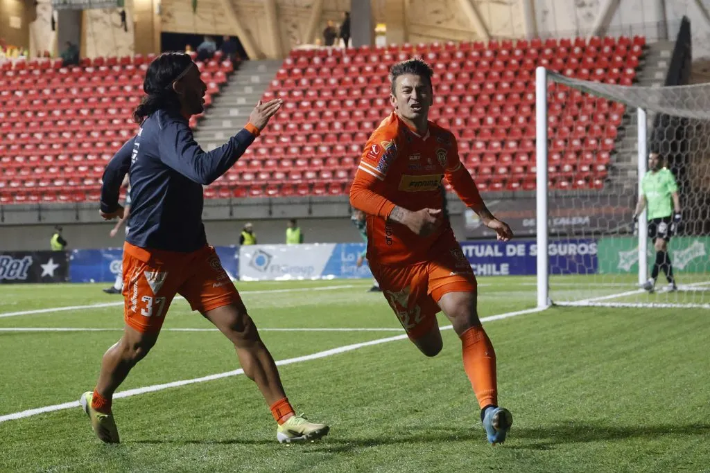 La de Cobreloa fue la última camiseta que Roberto Gutiérrez defendió en su carrera como futbolista. | Foto: Photosport.