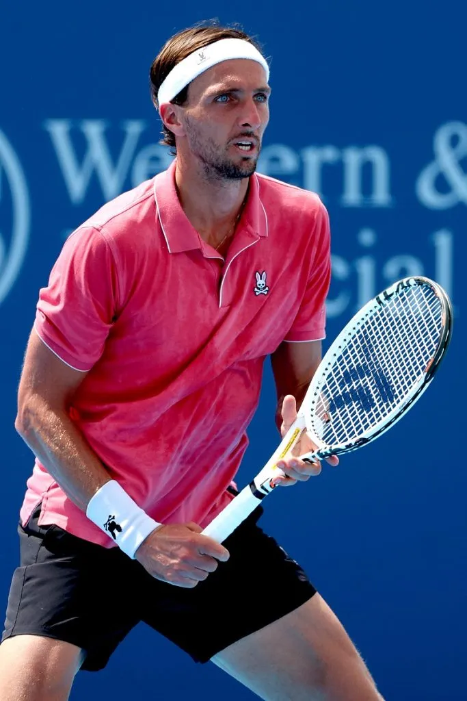 Arthur Rinderknech juga ante Felix Auger-Aliassime durante el Masters de Cincinnati 2025 (Getty Images).