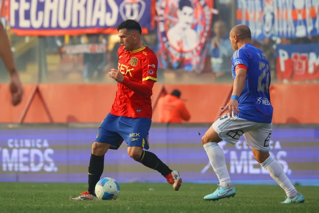 Fernando Ovelar en el duelo ante Universidad de Chile por la primera rueda. (Dragomir Yankovic/Photosport).