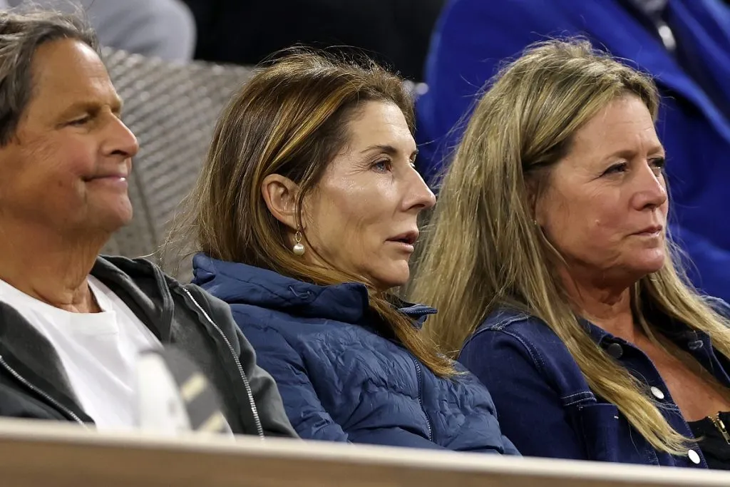 Monica Seles mira a Carlos Alcaraz en Indian Wells 2025 (Getty Images).