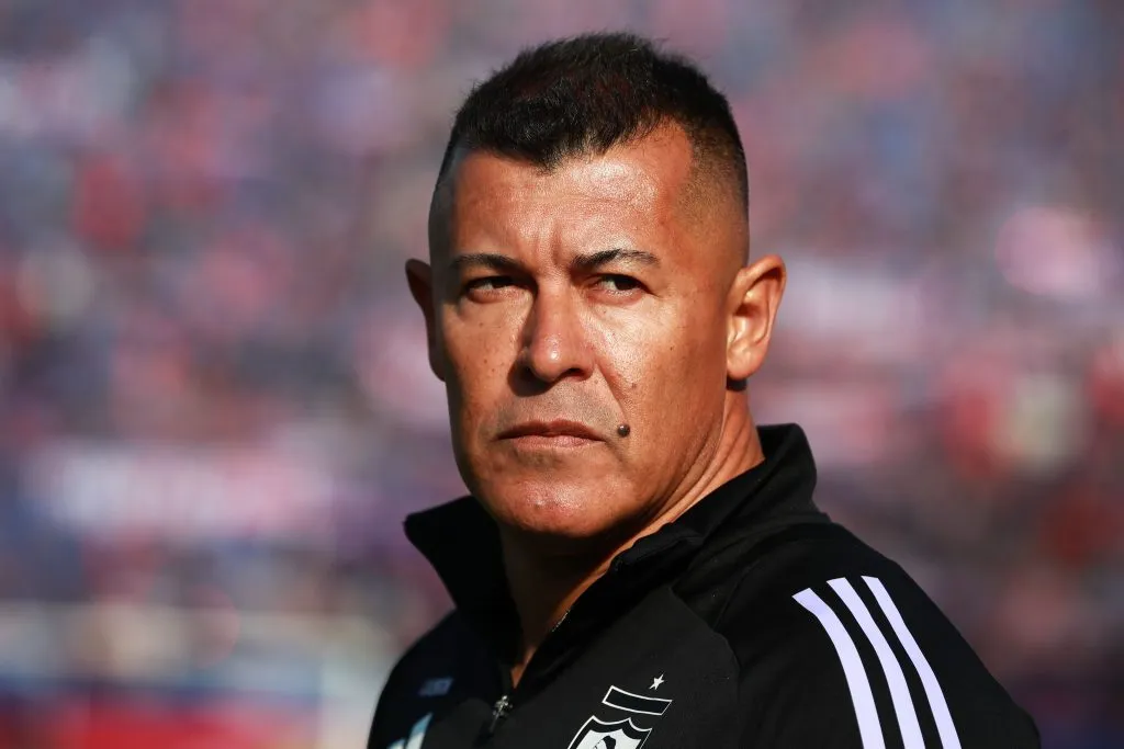 Revelaron la gran diferencia entre Jorge Almirón y otros técnicos de Colo Colo en medio de crisis. Foto: Photosport.