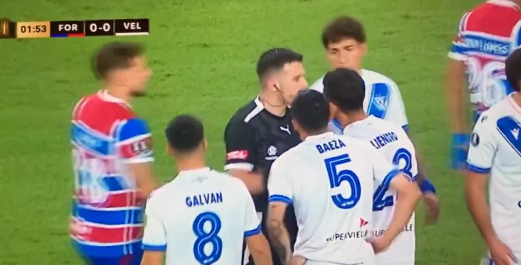 Derlis López no escuchó ningún argumento de Baeza. (Captura Disney+).