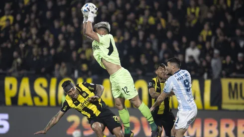 Brayan Cortés responde en otro partido en Peñarol.