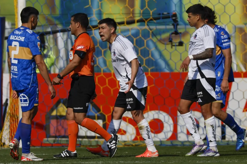 La visita de los árbitros a Colo Colo enciende la polémica. Foto: Andres Pina/Photosport
