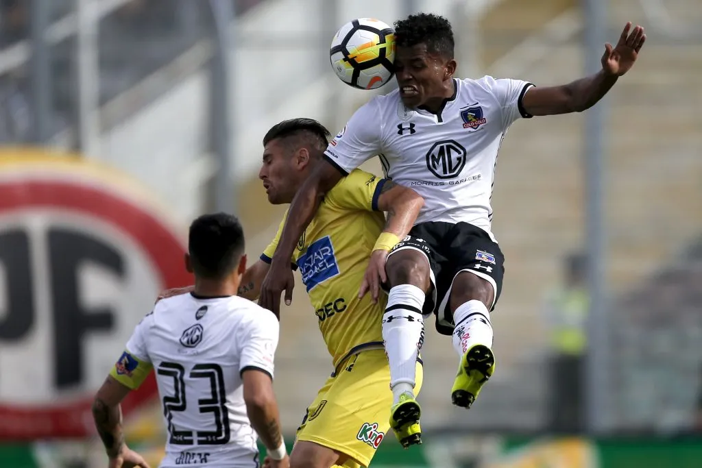 Alexander Bolaños jugando por Colo Colo. Foto: Andres Pina/Photosport