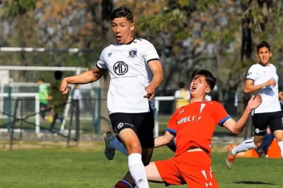 Felipe Loyola jugó en las divisiones inferiores de Colo Colo antes de debutar profesionalmente en Fernández Vial. | Foto: Archivo.