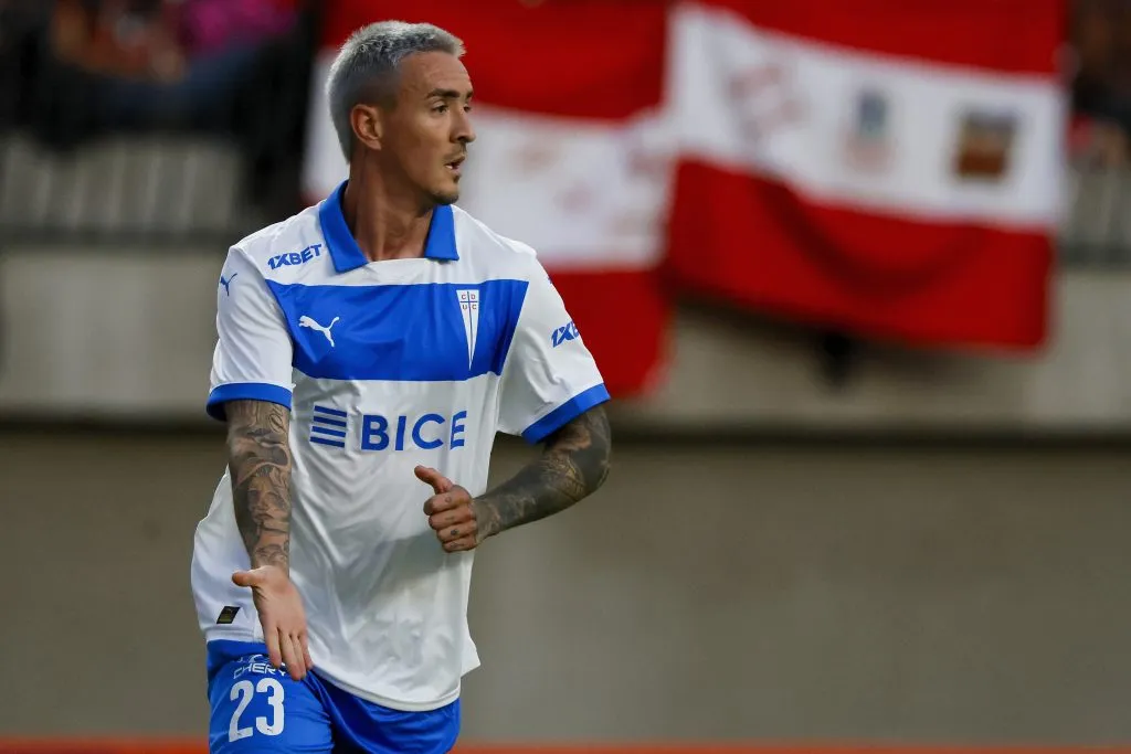 Tomás Asta-Buruaga sería la gran novedad en la formación de Universidad Católica ante Colo Colo. Foto: Photosport.