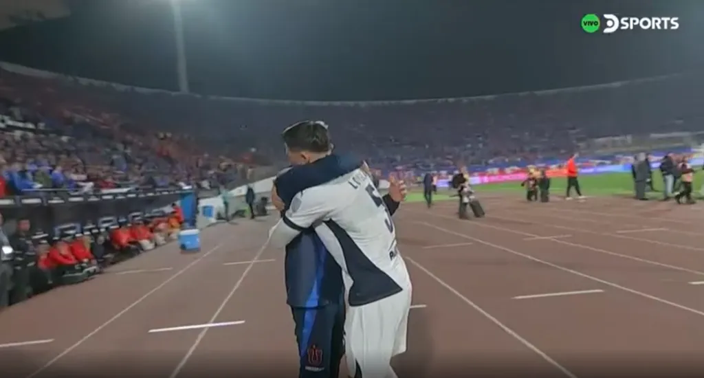 El abrazo entre Gustavo Álvarez y Felipe Loyola
