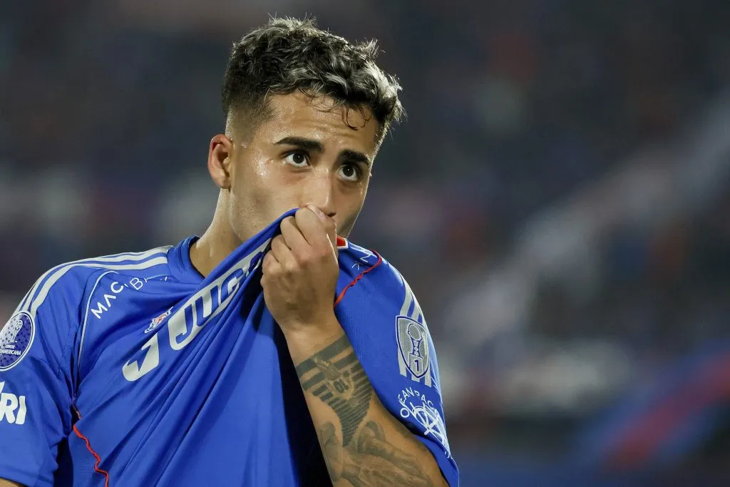 Lucas Assadi fue la figura y lideró el triunfo de la U ante Independiente para poner un pie en cuartos de final de Copa Sudamericana. Foto: Photosport.