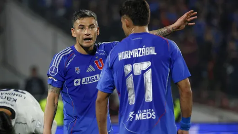 Charles Aránguiz no festejó y remarcó que la U sacó una ventaja mínima ante Independiente.