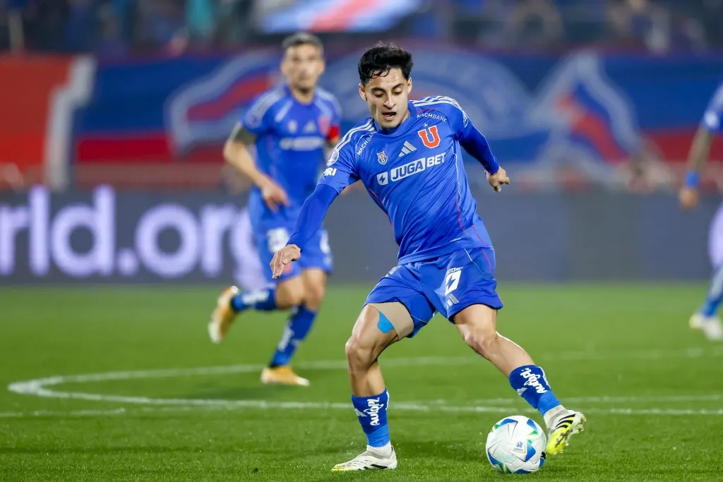 Javier Altamirano fue una de las buenas figuras en el triunfo de Universidad de Chile sobre Independiente. | Foto: Photosport.