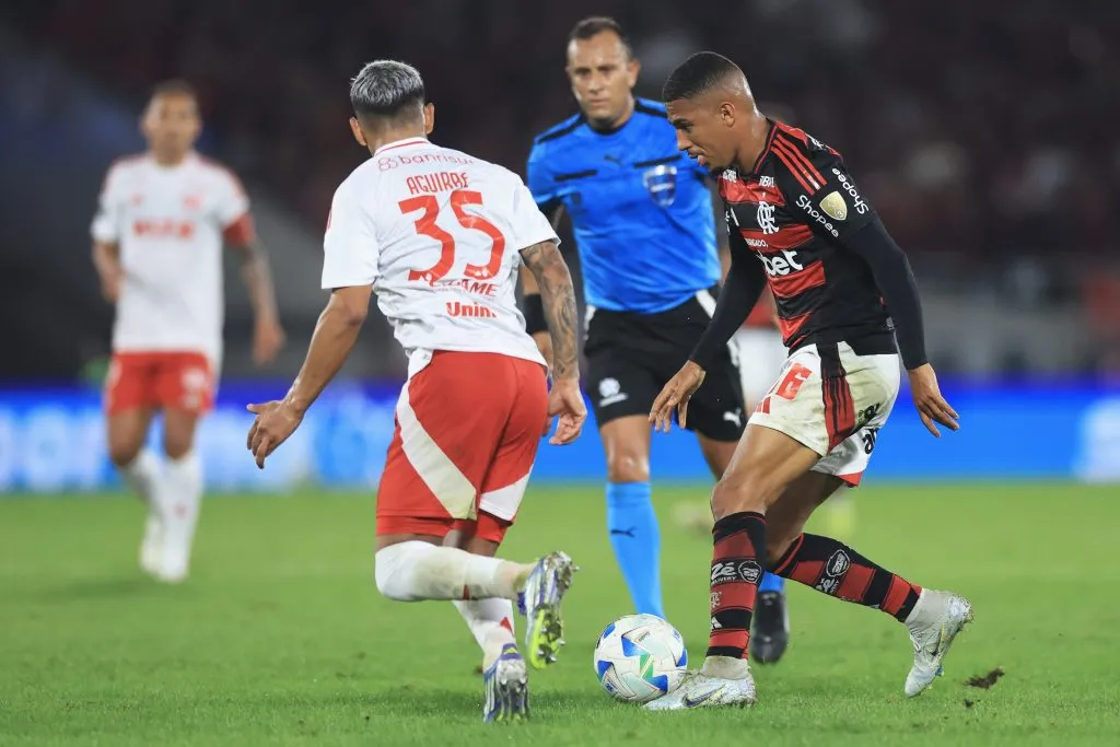 Samuel Lino ante Inter, en Copa Libertadores