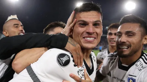 Cepeda celebra uno de sus goles en Colo Colo