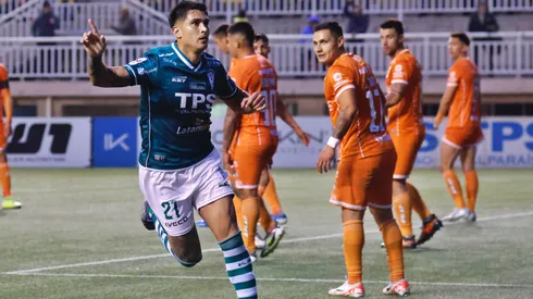 Wanderers presentó nueva camiseta: Hinchas la comparan con la de Cobreloa.