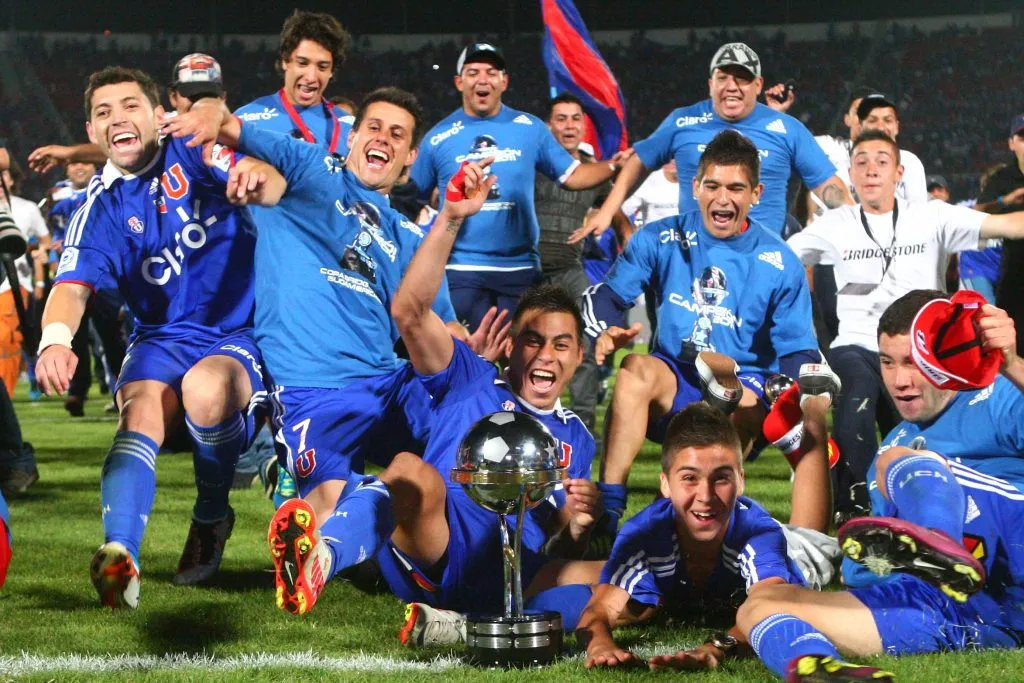 Diego Rivarola en la celebración de la U 2011 en la Copa Sudamericana. Foto: MARTIN THOMAS/PHOTOSPORT