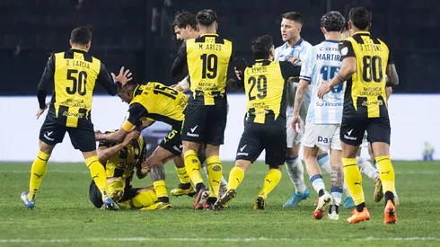 Peñarol acusa a Racing de "mala leche" en Copa Libertadores.