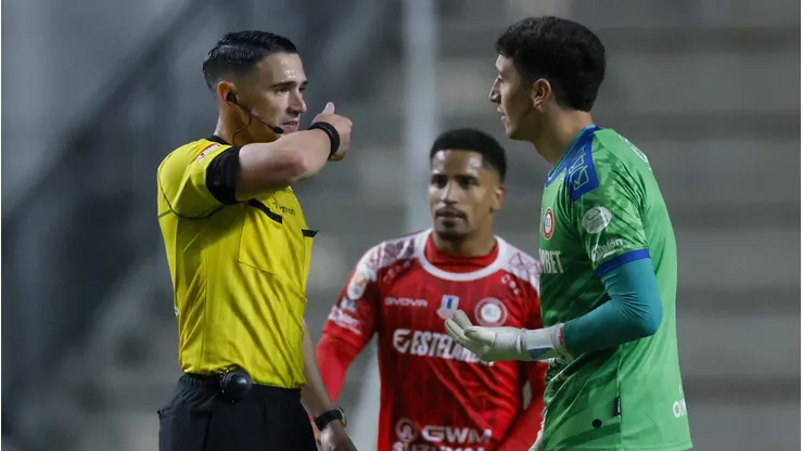 Gastón Phillippe se perdió el clásico por sus errores en Calera vs La Serena