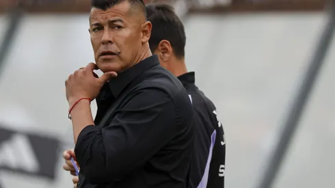 Jorge Almirón tiene sus minutos contados en Colo Colo.