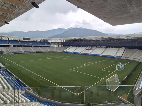 ¡10 años! La UC anuncia duros castigos por incidentes en el Claro Arena