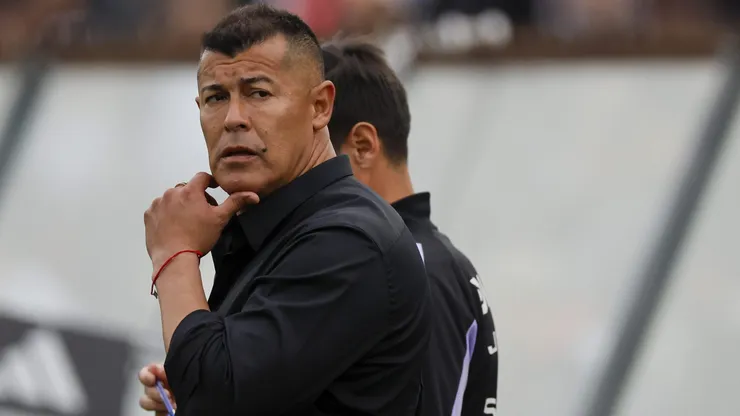 Jorge Almirón lo pasa muy mal en Colo Colo.