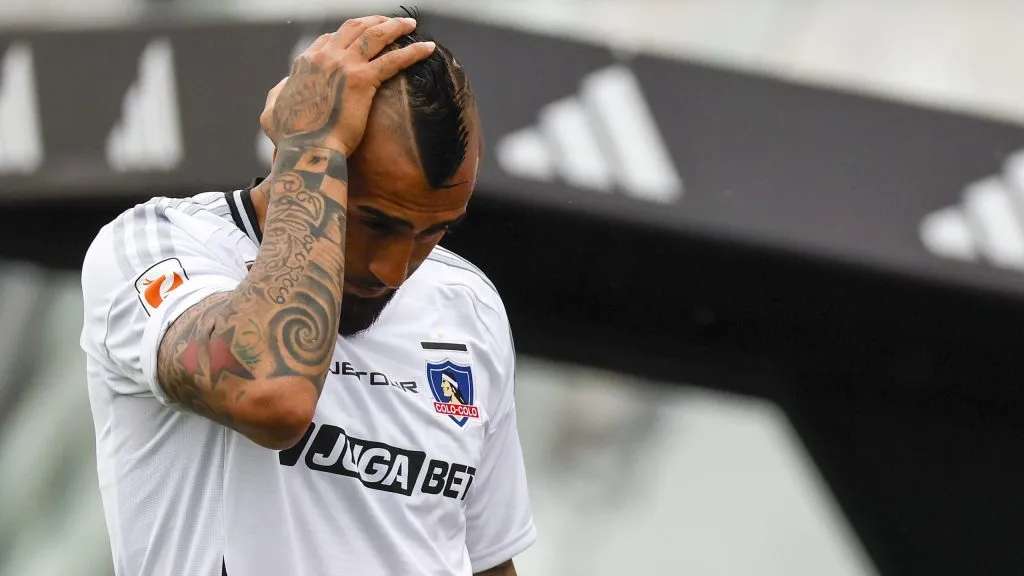 Arturo Vidal tuvo un mal partido ante la UC.