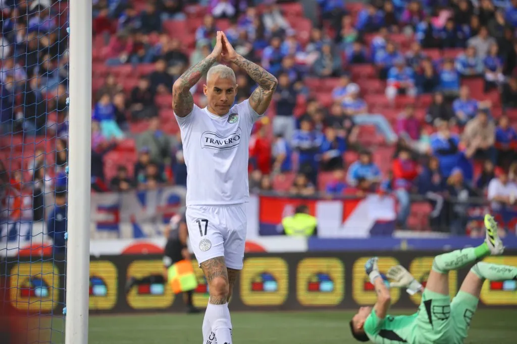 El muy mesurado festejo de Eduardo Vargas ante Universidad de Chile. (Dragomir Yankovic/Photosport).