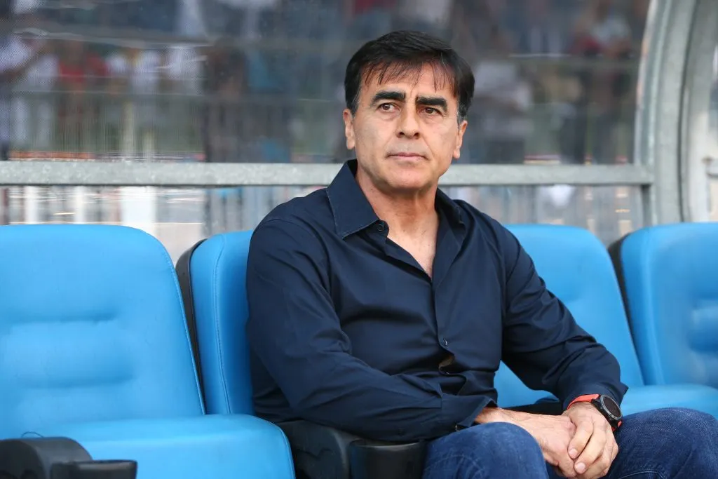 Gustavo Quinteros asoma como el DT ideal de Colo Colo, según la IA. (Foto: Alex Diaz/Photosport)