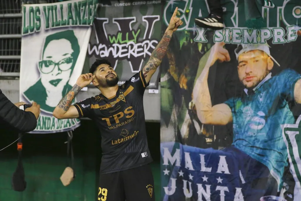 Así festejó Jorge Gatica su gol ante Temuco en el estadio Germán Becker. (Ricardo Ulloa/Photosport).