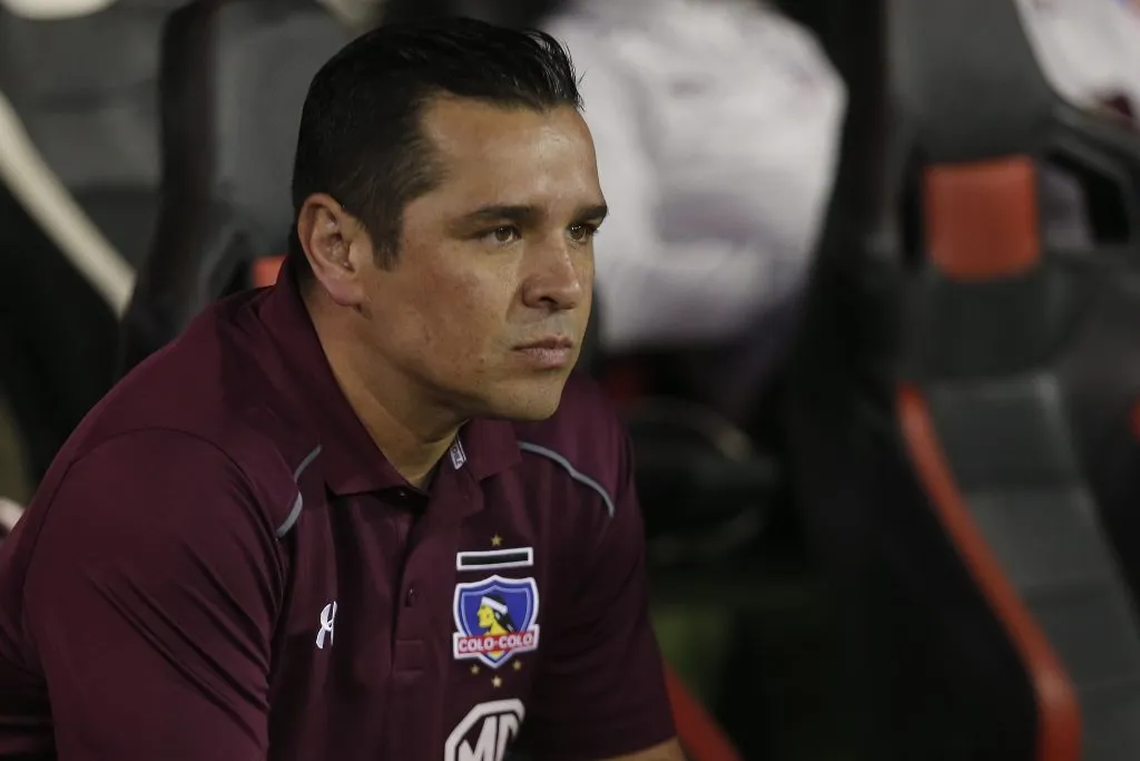 Héctor Tapia se pone el traje de bombero en Colo Colo | Photosport