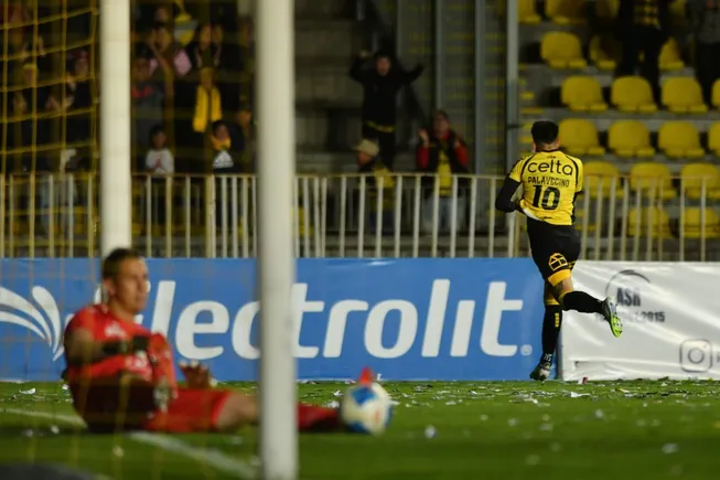Así celebró Matías Palavecino el gol  ante Everton. (Raul Zamora/Photosport)
