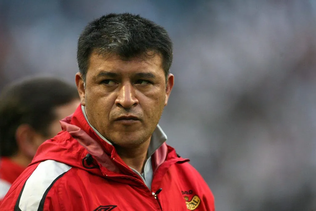 Claudio Borghi dirigió cerca de dos años y medio en su primera etapa en Colo Colo. En ellos logro un inédito tetracampeonato y fue subcampeón de la Copa Sudamericana 2006 | Foto: Photosport. 