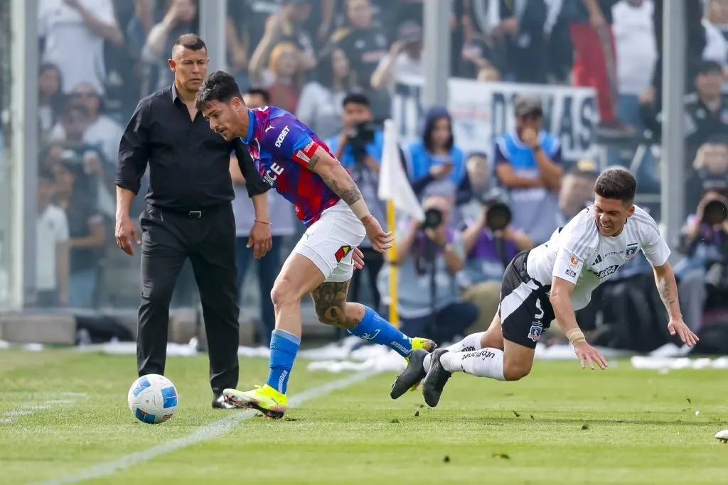 Colo Colo sufrió ante la UC. Foto:  Pepe Alvujar/Photosport