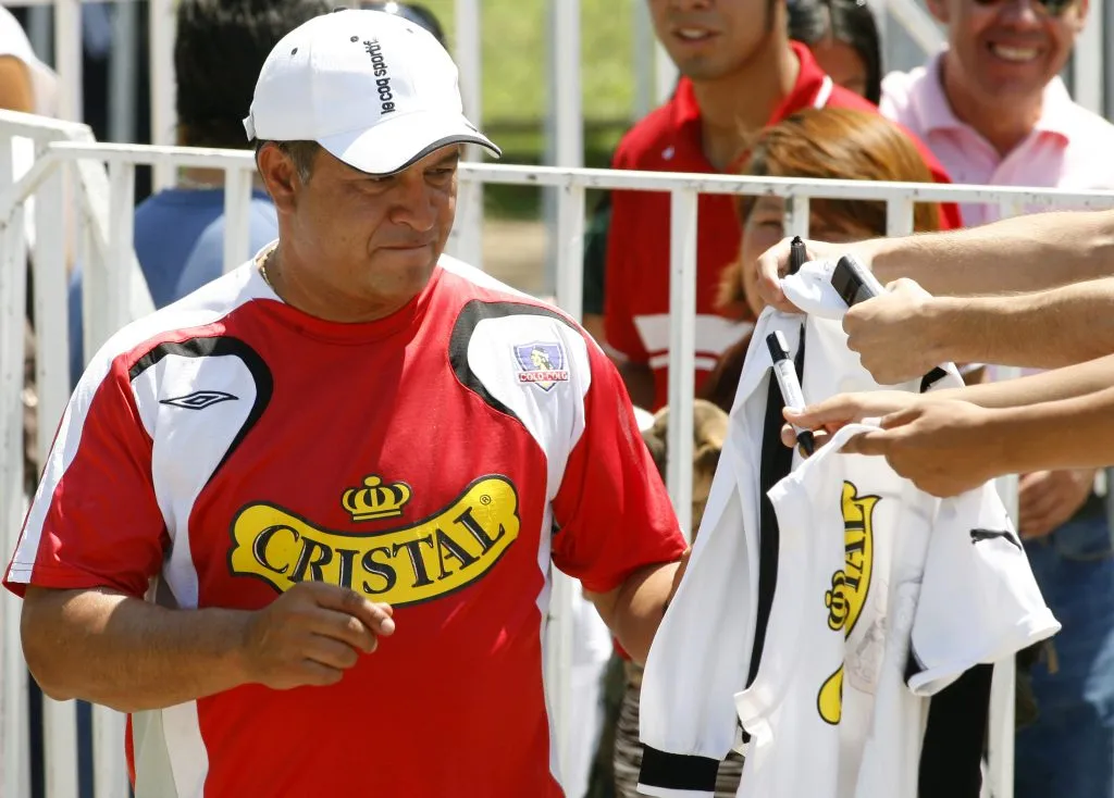 Claudio Borghi dirigió cerca de dos años y medio en su primera etapa en Colo Colo. En ellos logro un inédito tetracampeonato y fue subcampeón de la Copa Sudamericana 2006 | Foto: Photosport.