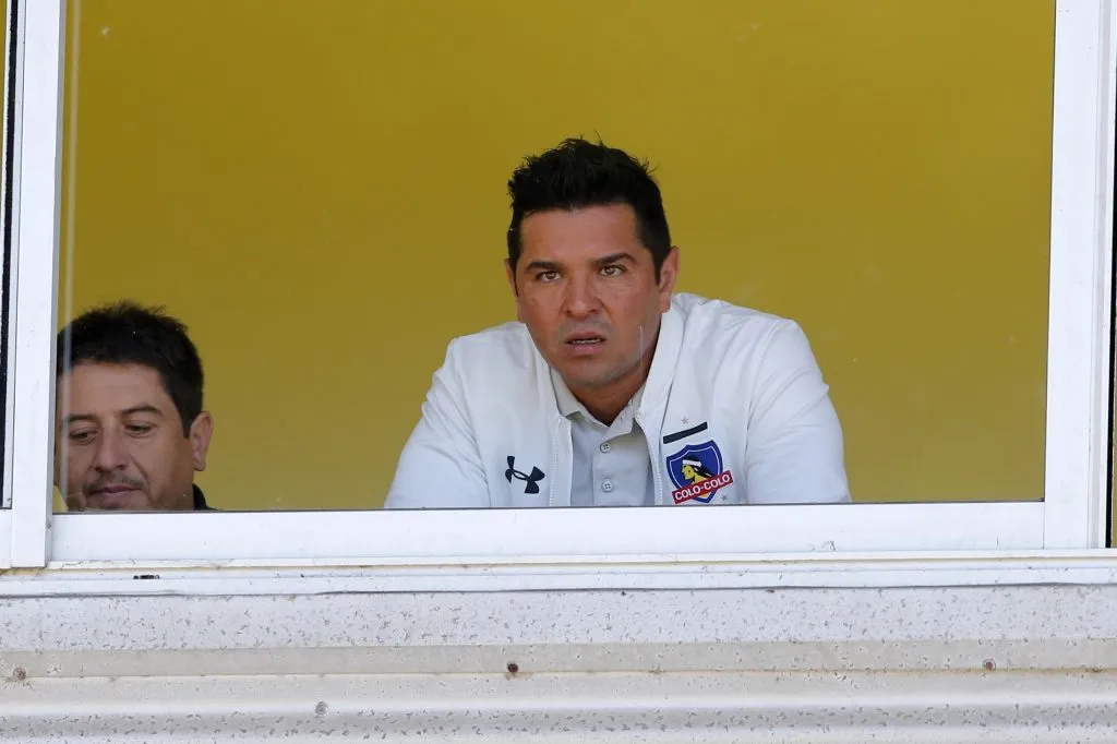Héctor Tapia asumirá la banca de Colo Colo de forma interina tras la salida de Jorge Almirón. Foto: Photosport.