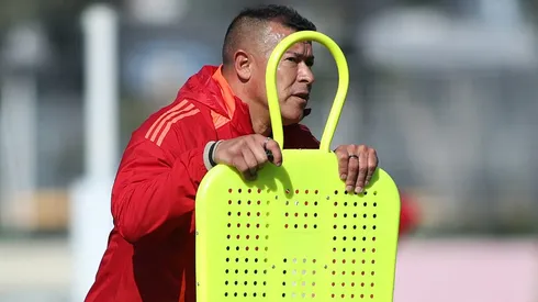 Jorge Almirón debía dirigir la práctica este lunes, pero no lo dejaron.