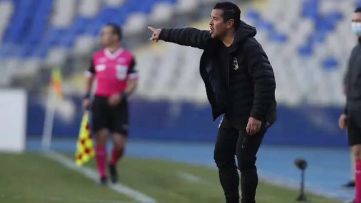 Héctor Tapia asume como DT interino de Colo Colo.