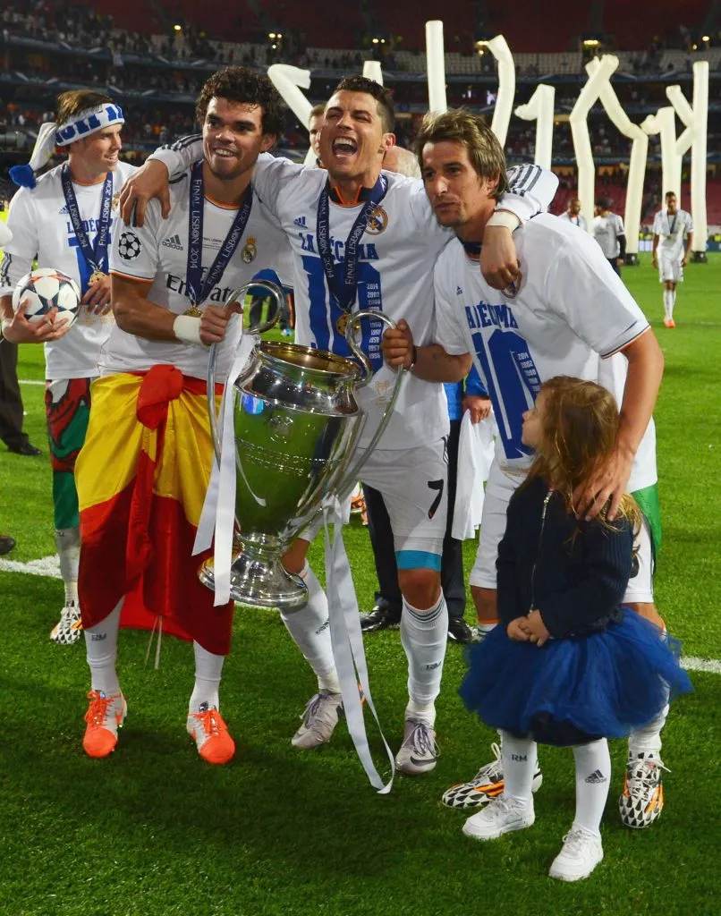 Fabio Coentrao (derecha) celebra la Champions del 2014 con el Real Madrid