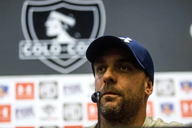 Guarello puso de ejemplo a Pablo Guede como un tipo de DT que no debe llegar a Colo Colo. | Foto: Photosport.