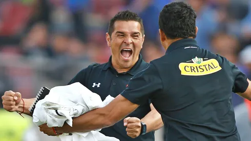 Tito Tapia solo sabe de victorias ante la U como DT de Colo Colo.