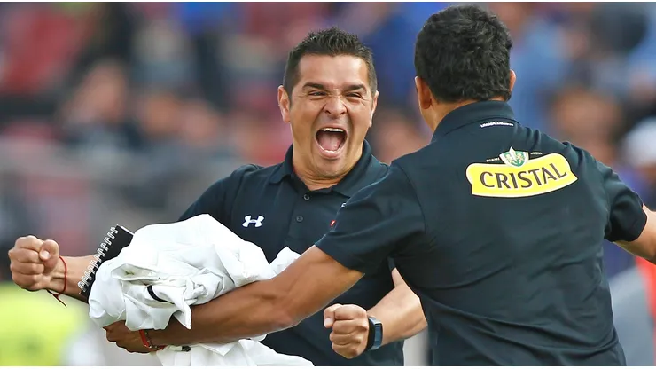 Tito Tapia solo sabe de victorias ante la U como DT de Colo Colo.