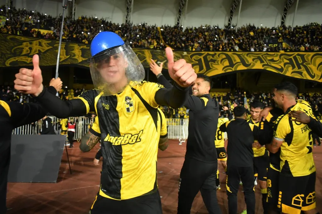No solo esta escena dejó la victoria de Coquimbo Unido ante Everton en el Francisco Sánchez Rumoroso. Foto: Raul Zamora/Photosport