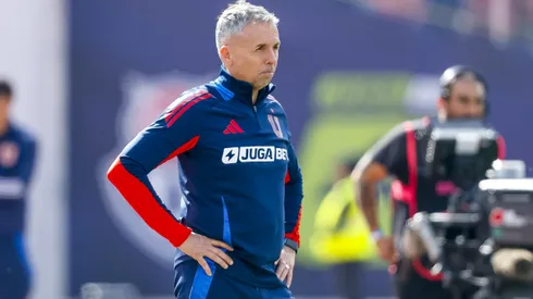 Gustavo Álvarez viajó con dudas al duelo contra Independiente.