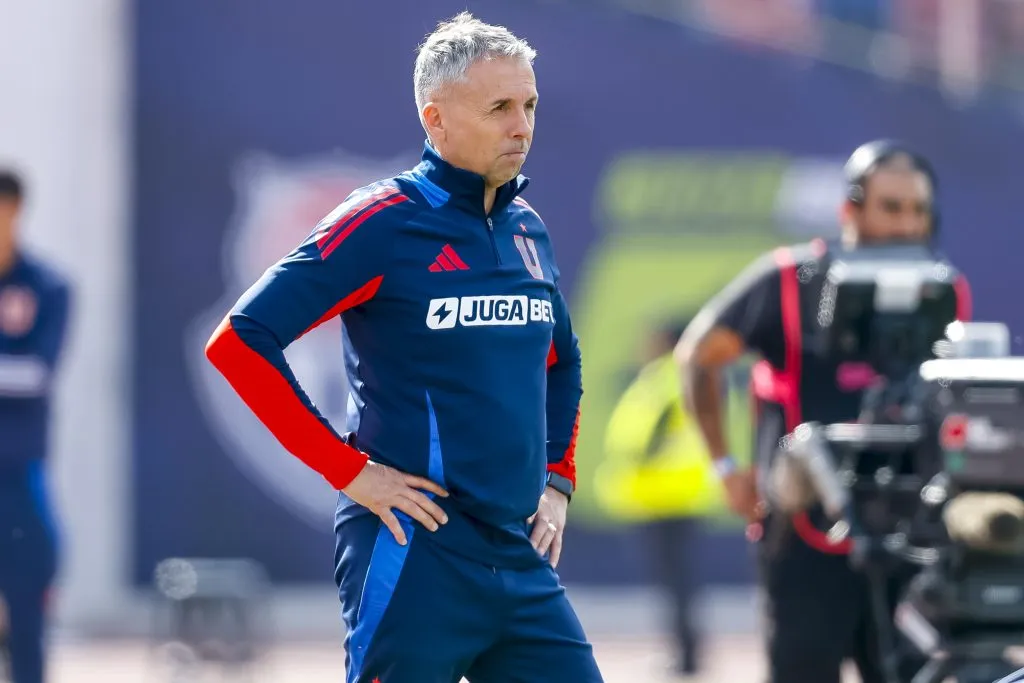 Gustavo Álvarez tiene una sola duda para la formación de la U. Foto: Pepe Alvujar/Photosport