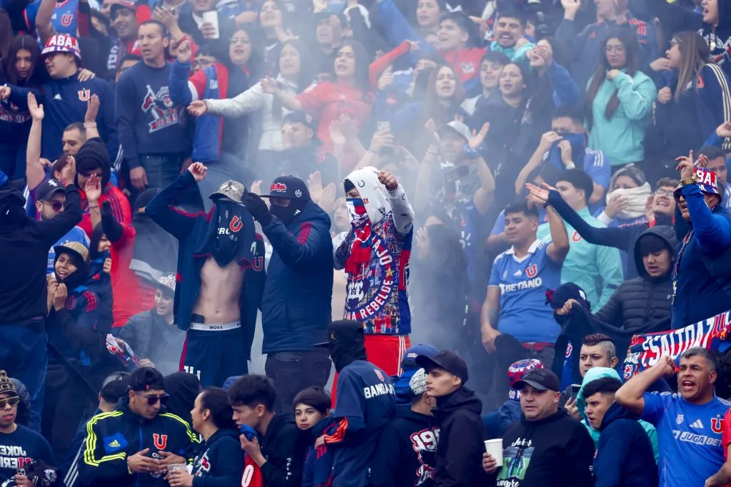 La protesta de los hinchas de la U puede traer consecuencias en el Nacional. Foto: Pepe Alvujar/Photosport