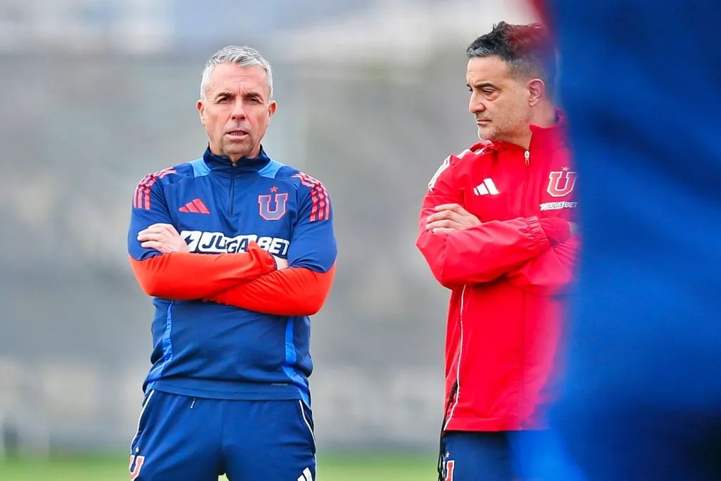 Gustavo Álvarez entrenará con sus muchachos en el bario La Boca en Buenos Aires. | Foto: Universidad de Chile.